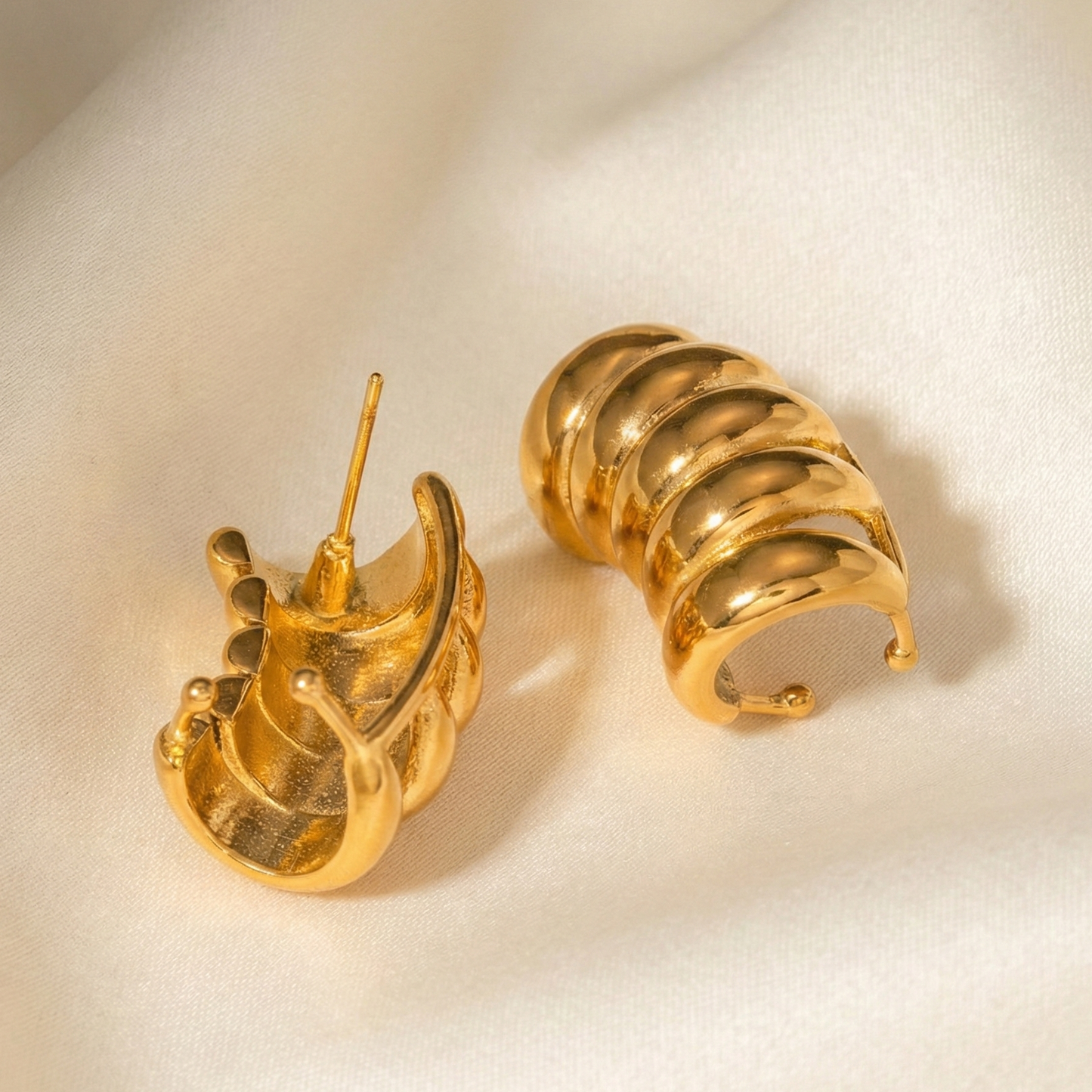 Pair of gold spiral earrings 